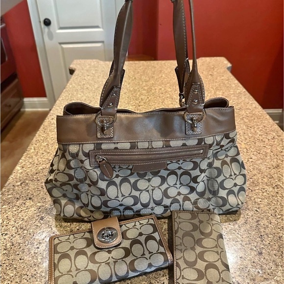 Coach Brown and Cream Shoulder Bag Set - Picture 1 of 3